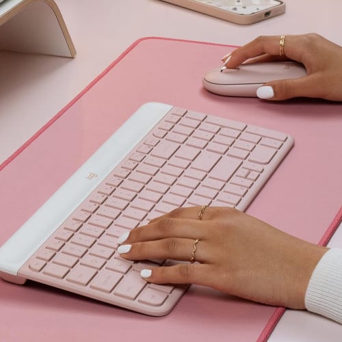 Teclado rosado Logitech con mouse inalámbrico Teclado rosado Logitech con mouse inalámbrico