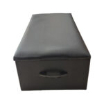 Cajon de Pilates para Reformer Netexpertos, vista lateral tapizado negro, fondo blanco